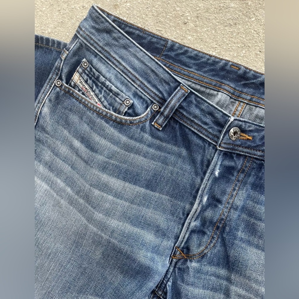 Diesel Men’s Jeans Viker Size 33x30 Blue Distressed Straight Leg Premium Denim